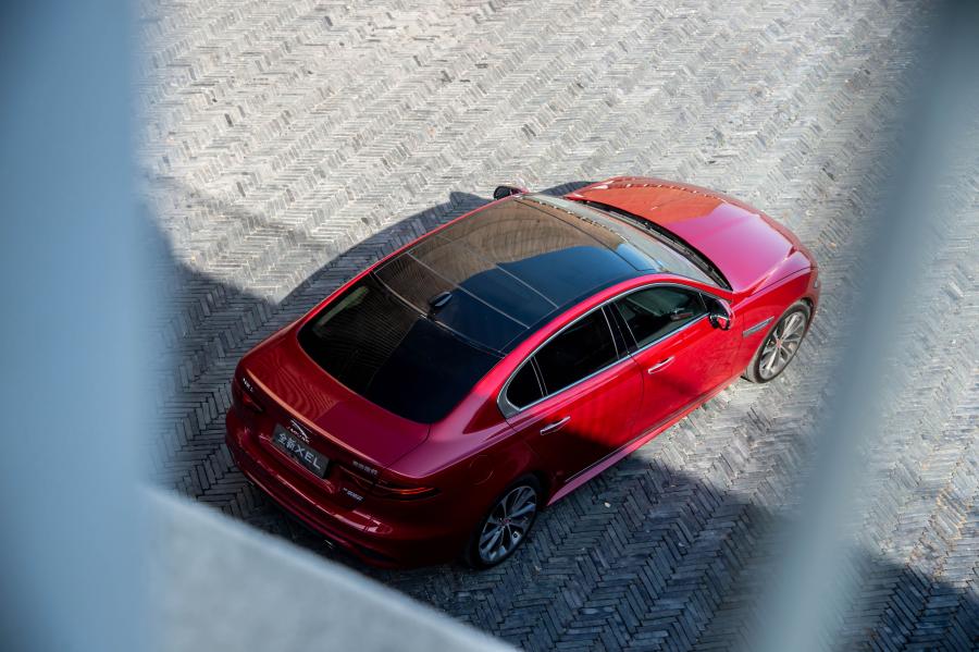  Jaguar XE L P250 HSE R-Dynamic 2019 года  (CN) (фото 16 из 31)